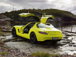 Mercedes-Benz SLS E-Cell Puzzle Game - Car Jigsaw